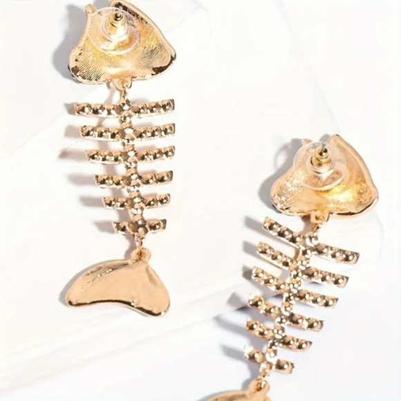 ✨Betsey Johnson Lucia Rhinestone Fish Bone Earrings - Picture 3 of 6